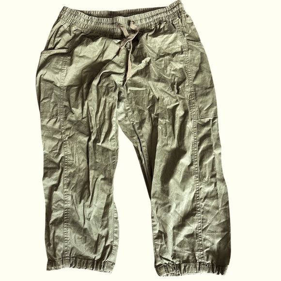 Joe Fresh Green Capris - Picture 11 of 11